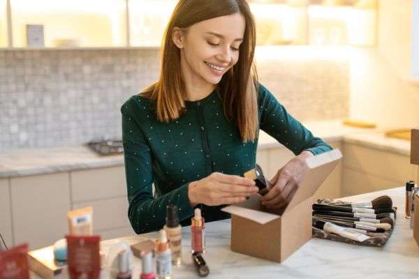 How to Get Free Makeup Samples by Mail